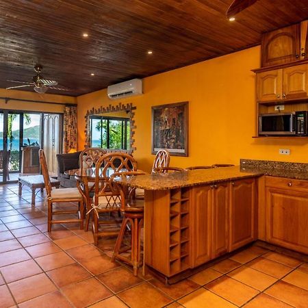 Warm Interiors And Orange Hues On Ground Floor In Front Of Beach Playa Flamingo Exterior foto