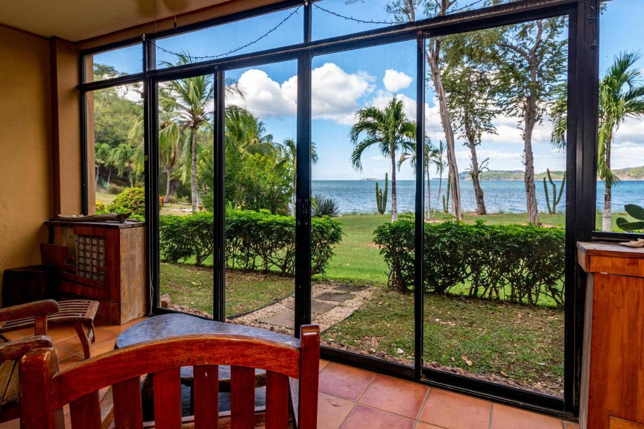 Warm Interiors And Orange Hues On Ground Floor In Front Of Beach Playa Flamingo Exterior foto