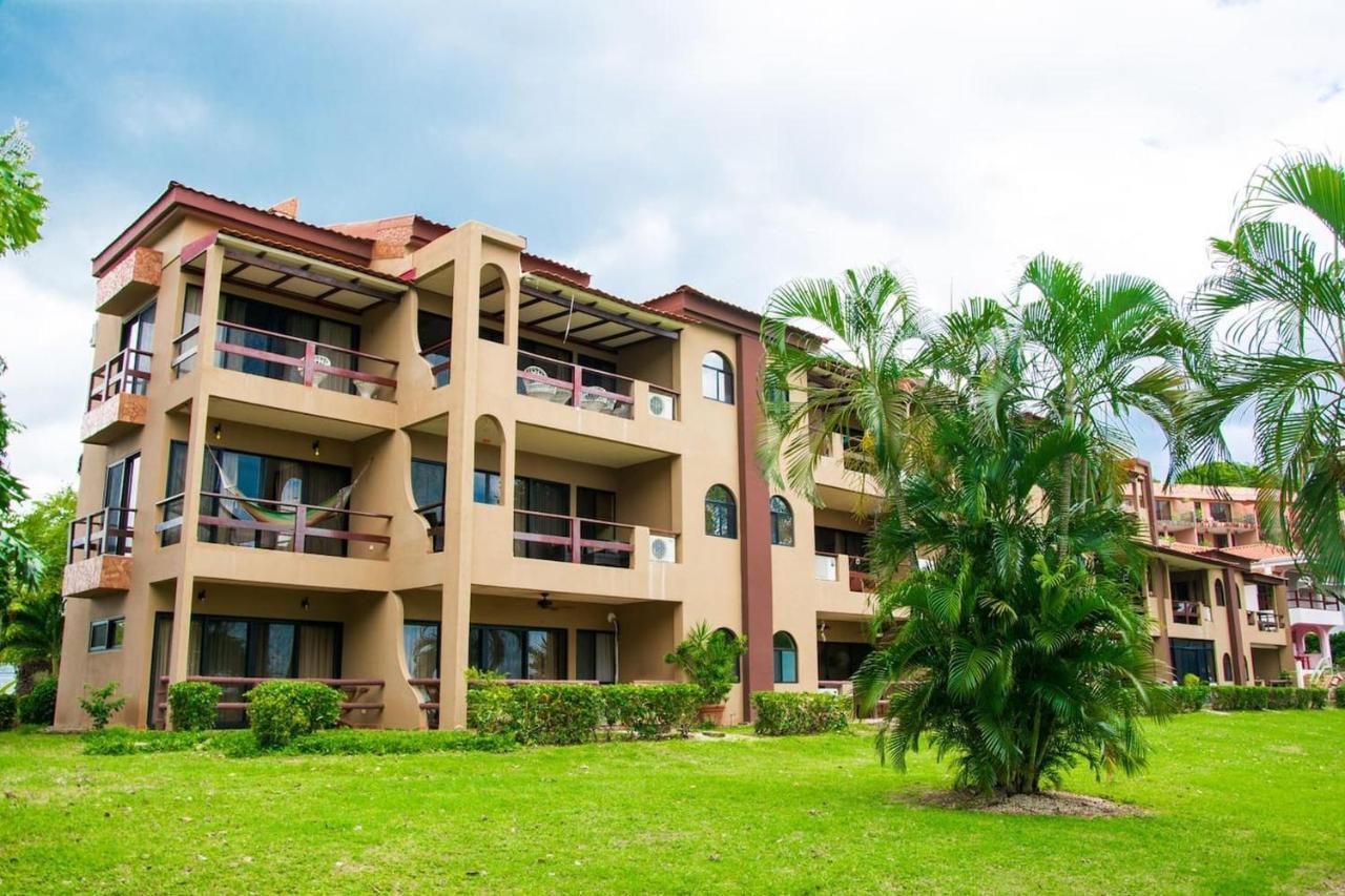 Warm Interiors And Orange Hues On Ground Floor In Front Of Beach Playa Flamingo Exterior foto